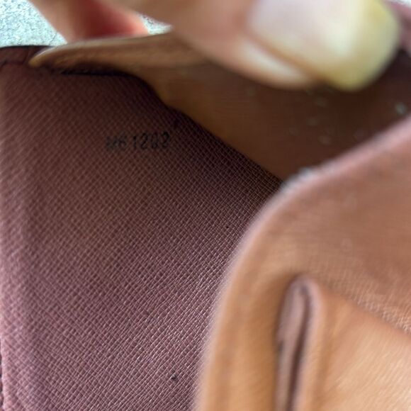 Louis Vuitton tri fold wallet - Picture 6 of 8